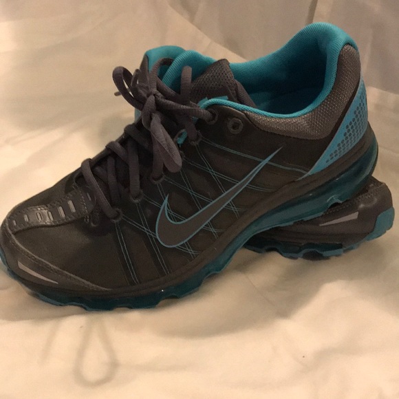 Nike Shoes - Nike AirMax Running Shoes